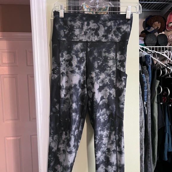 AE High Waisted Everything Pocket Legging - Picture 2 of 4